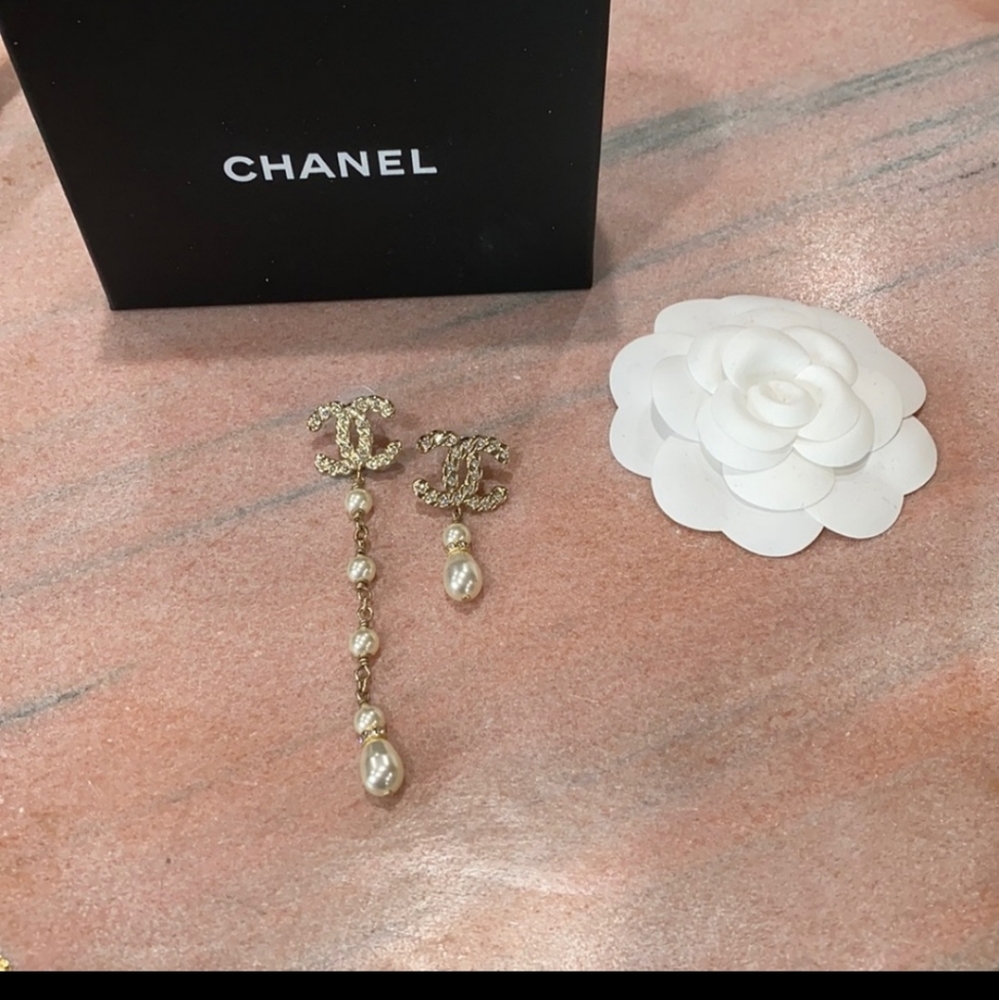 Chanel 19P Crystal Pearl Uneven Dangle Earrings
